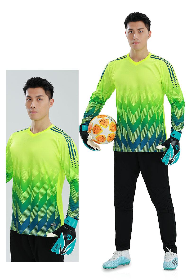 M8006 goalkeeper jersey fluorescent green model photo 2