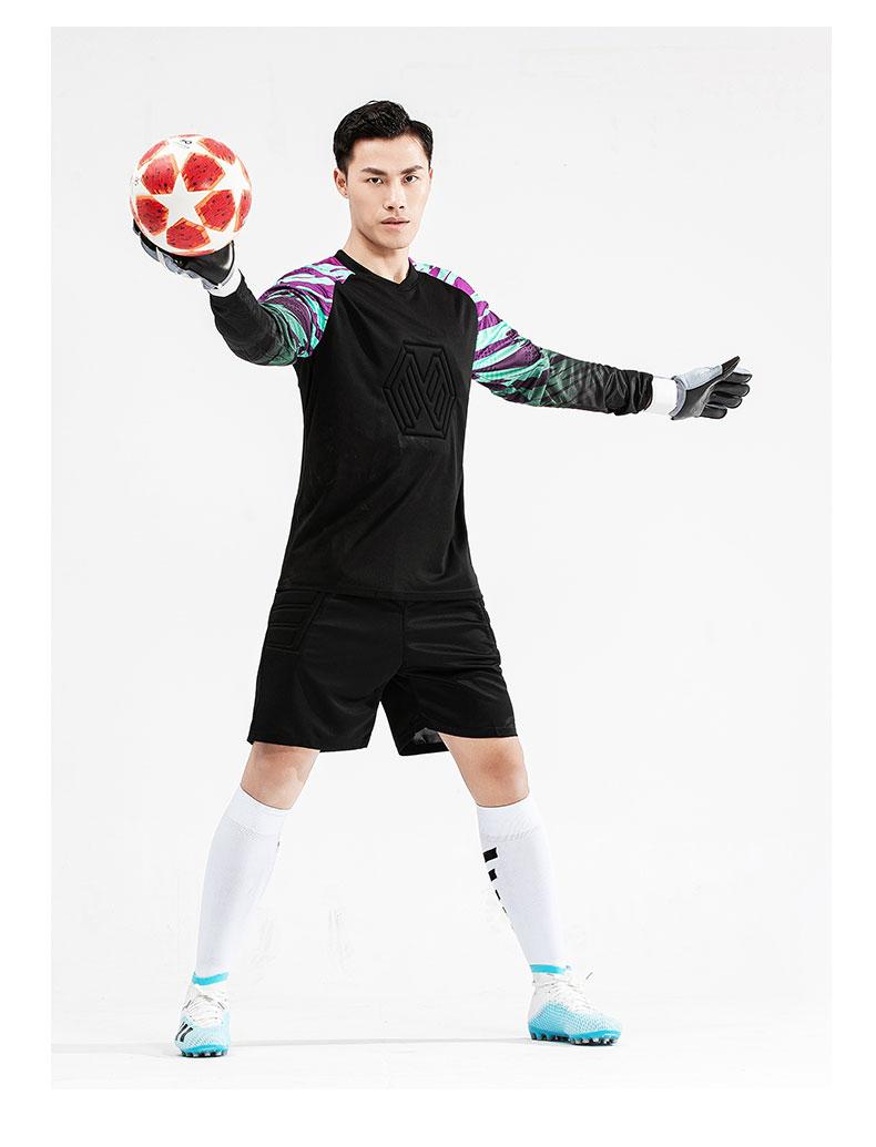 M8008 goalkeeper jersey black model photo