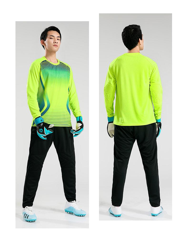M8009 goalkeeper jersey fluorescent green model photo