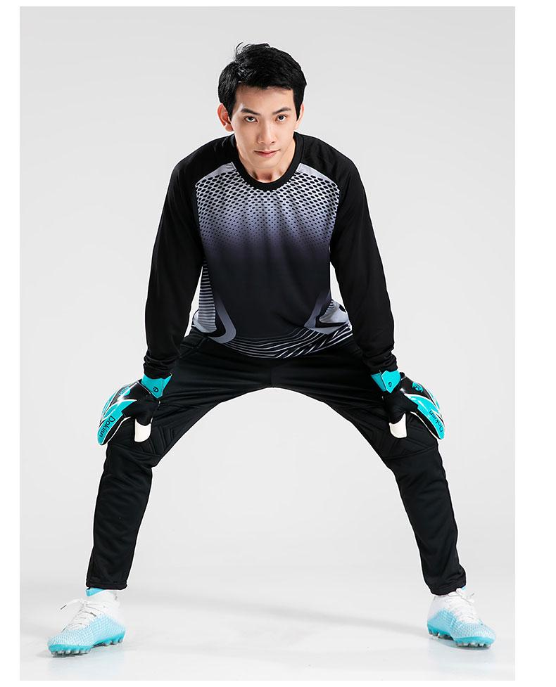 M8009 goalkeeper jersey black action photo