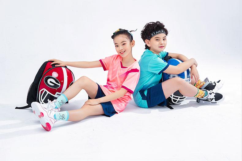 M8620 kids team seated